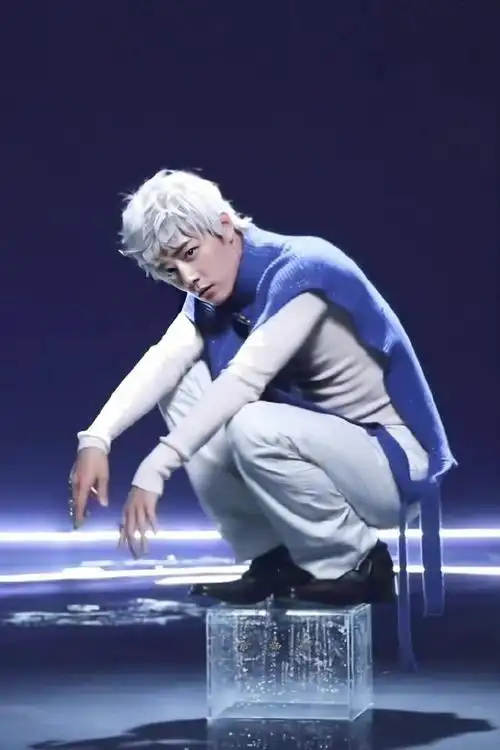 只能说没有对比就没有伤害肖战银发造型太美了