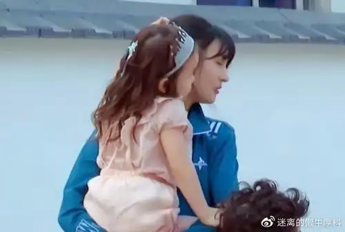 其次,双方父母协商处理双胞胎过程的录音也被曝光,其中还有郑爽参与