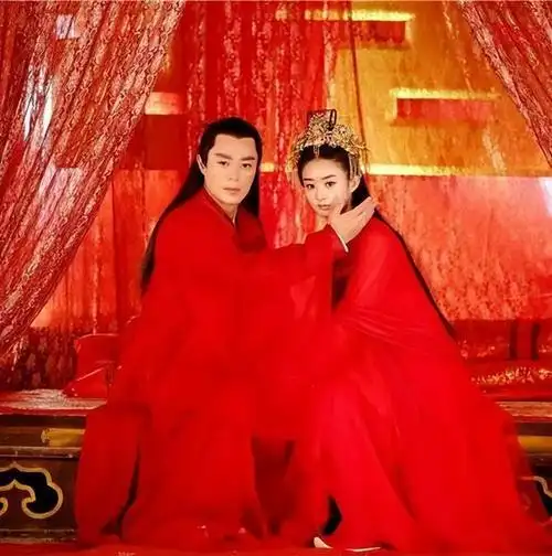 说起冯绍峰,这位内地影视男演员可是个实力派,从《鸿门宴传奇》到《狼