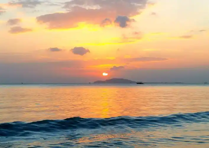 在海边观晚霞和落日