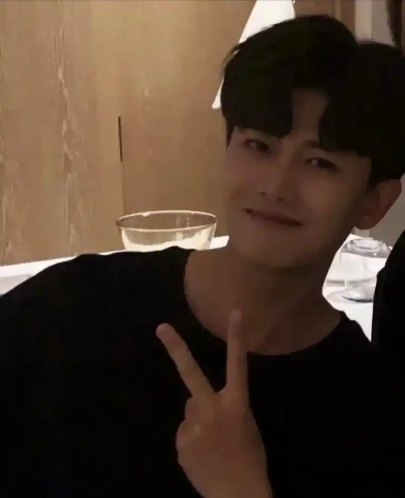 「内娱的房塌了又塌 而我相信#任嘉伦 永远不会.」#任嘉伦  - 抖音