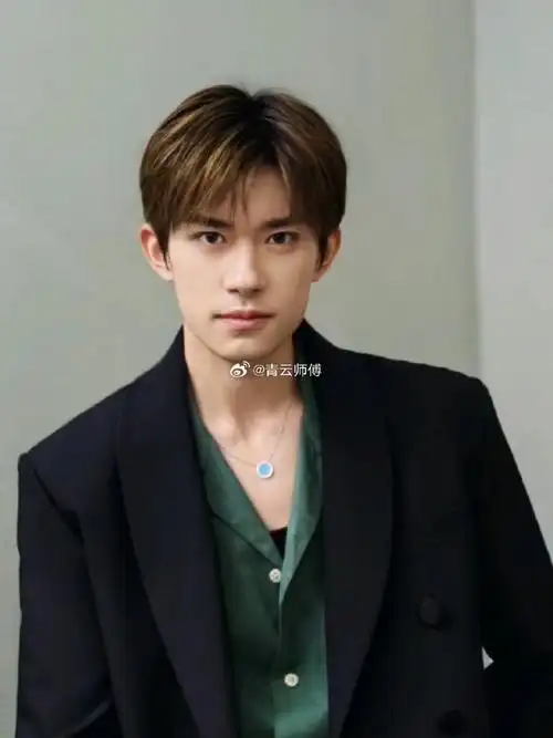 易烊千玺  八字  庚辰  丁亥  庚寅