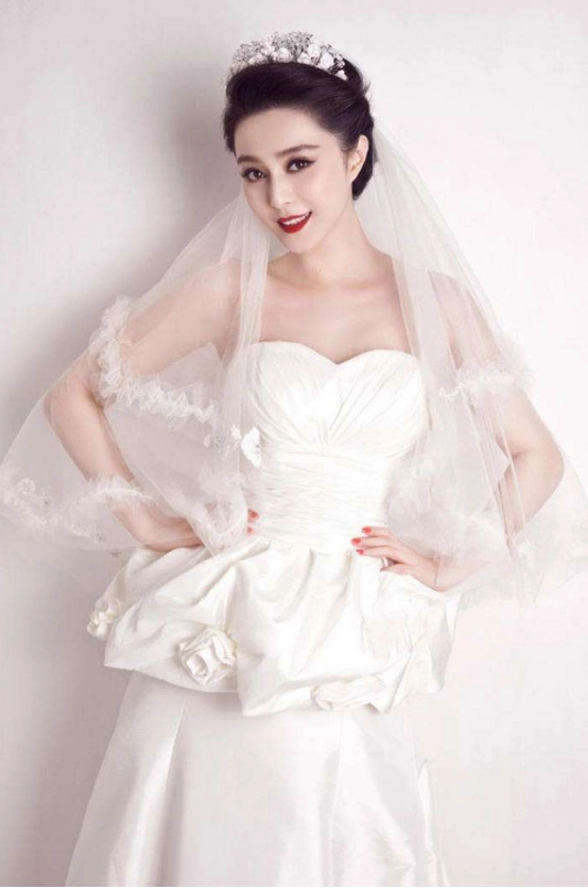 2000年,范冰冰拍摄电视剧《乱世飘萍》.