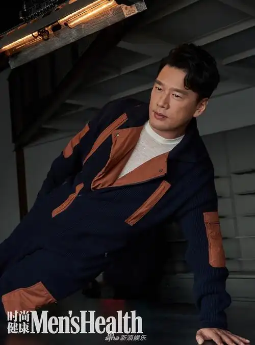 组图:王耀庆登杂志开年封面 成熟型男魅力吸睛
