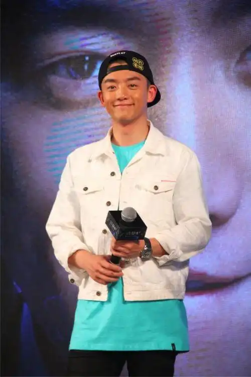 郑恺三十岁生日会自曝被催婚 许诺开始计划婚姻大事