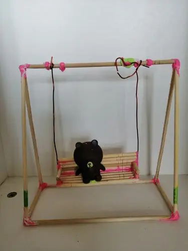 这个小熊荡秋千很有意思啊