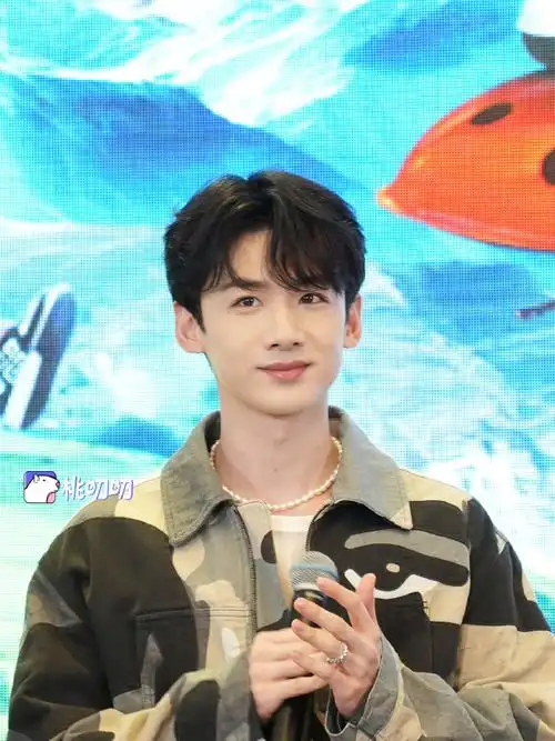 白敬亭回应放不开##白敬亭让白举纲叫自己小白#好帅的腼腆大帅哥白