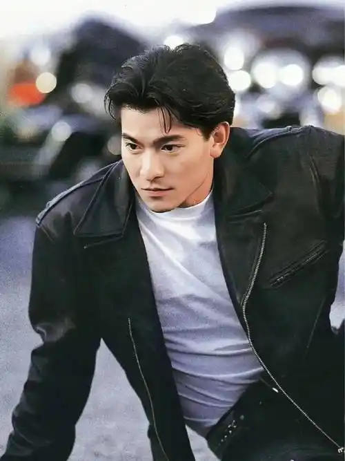 刘德华年轻时打扮像戳爷,那个年代的港星好前卫!_潮流_一面_循环