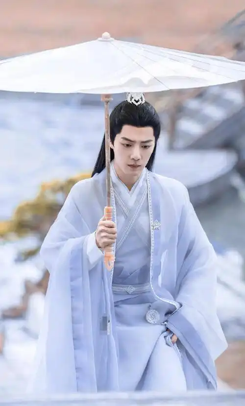 肖战又一古装剧收官,手捧鲜花配一袭白衣,热度已超《陈情令》