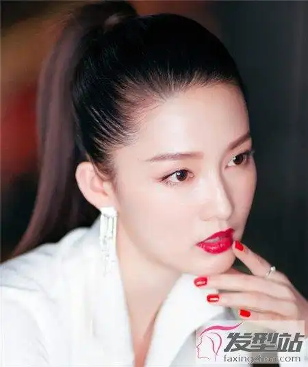 女生超高马尾怎么扎 简单又利落所有女生必学