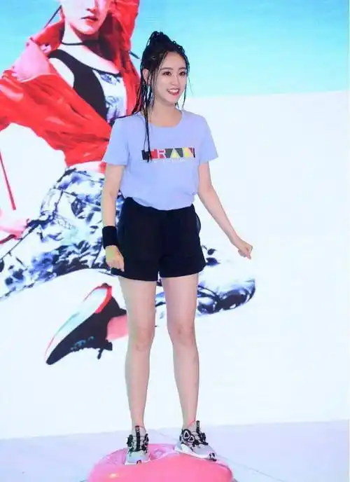 祝绪丹穿短裙秀美腿,奶白色皮肤更是迷人,有这美貌穿什么都好看_款式