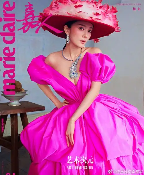 杨幂羽毛帽##杨幂这身材低调不了一点