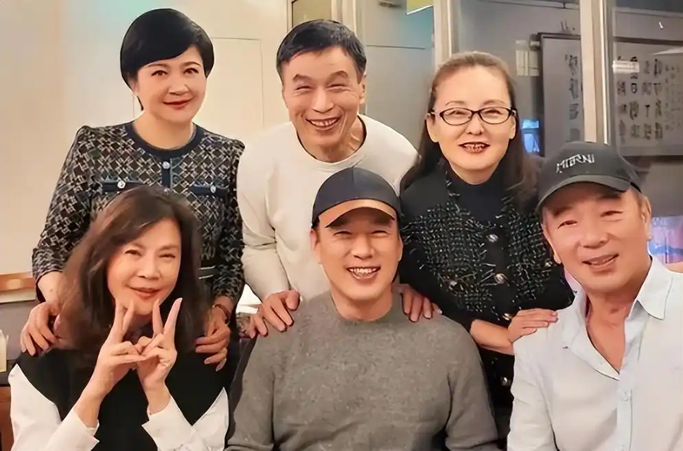 王耀庆:为了省房租娶了房东女儿,20年零绯闻,一家四口其乐融融