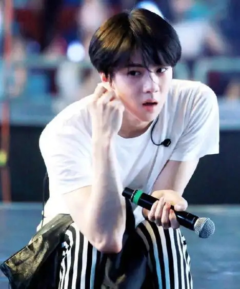 图吴世勋帅萌照让人hold不住专辑销售破纪录人气爆棚