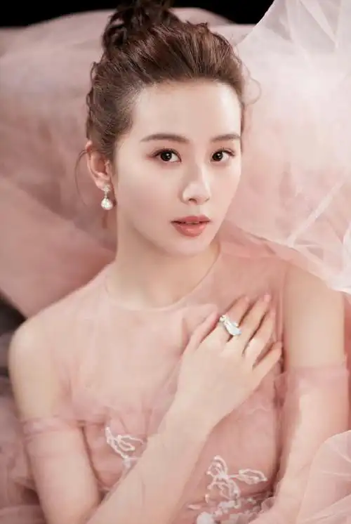 刘诗诗粉色长裙写真##刘诗诗粉色公主裙写真