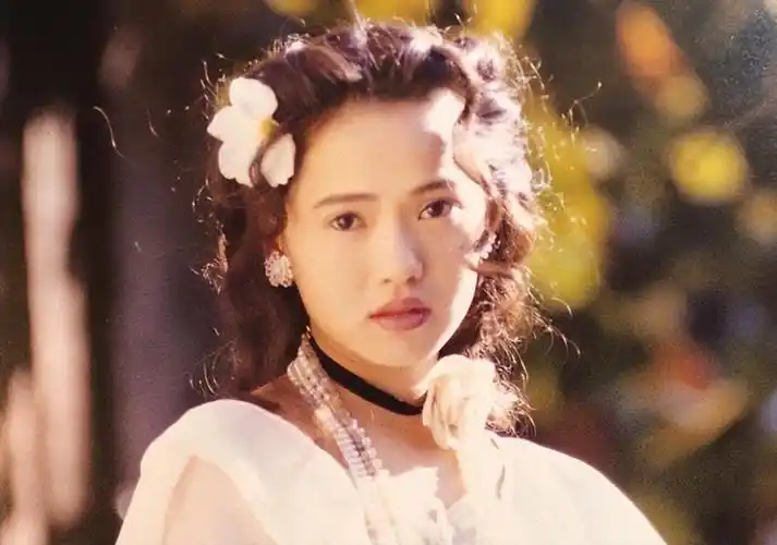 多年前,由伊能静填词,庾澄庆演唱的《春泥》印证了两人的关系