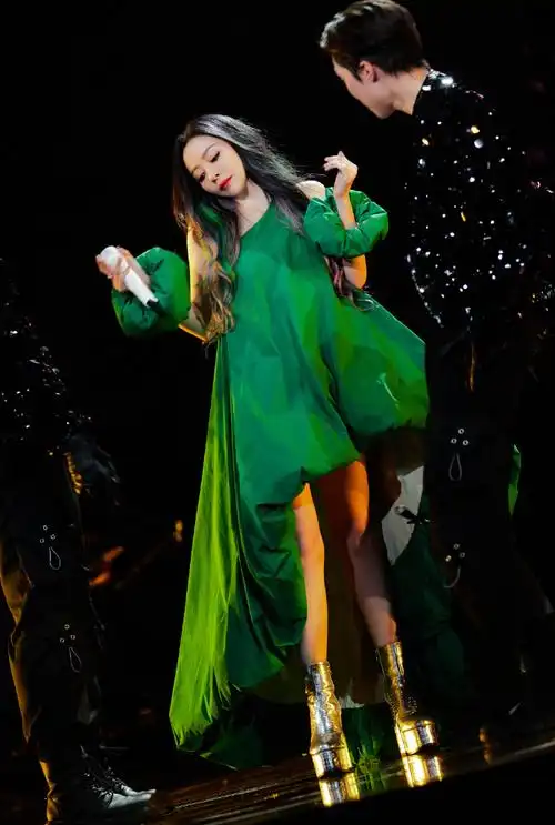 张靓颖光2023巡回演唱会##张靓颖穿18cm靴子唱跳不带喘##张靓颖全场