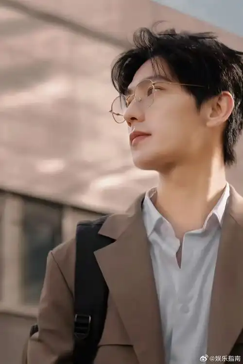 杨洋金丝眼镜梦回于途##杨洋高干文男主即视感