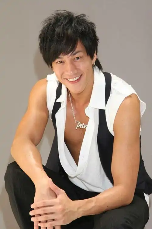 45岁何润东从肌肉型男到身材发福,中年男如何摆脱身材走样的怪圈