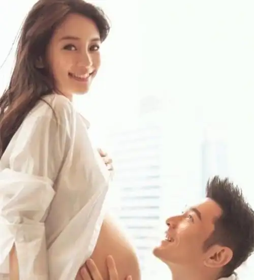 钟丽缇这孕照,肚子都那么大了还不忘健身,果然是一