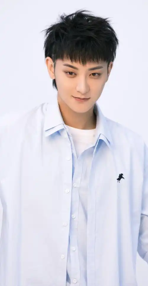 p>黄子韬,1993年5月2日出生于山东省 a target="_blank" href="/item