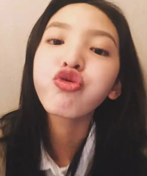 章若楠放飞照被疯传看到她嘟嘴的那一刻网友我恋爱了