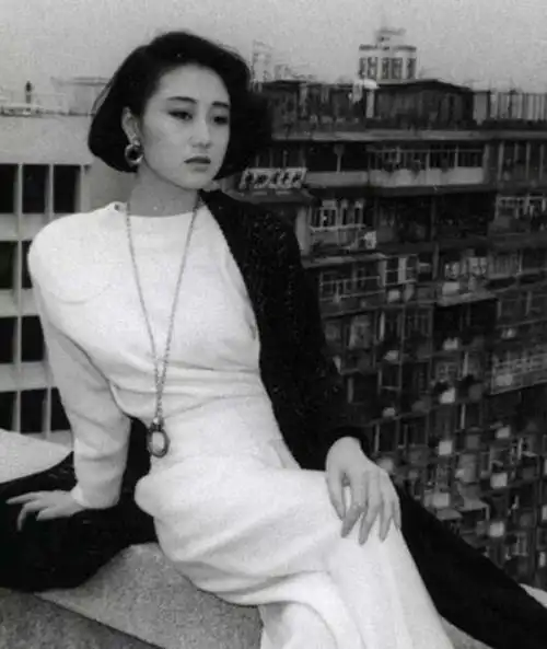 年轻时的利智到底有多美李连杰因为她离婚赌王也为其倾倒