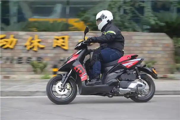 深度评测apriliasrmotard150