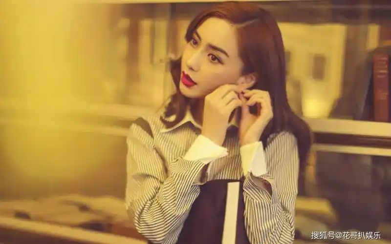 对于外界的评价,angelababy杨颖心知肚明,但是她不在乎,她现在就是有