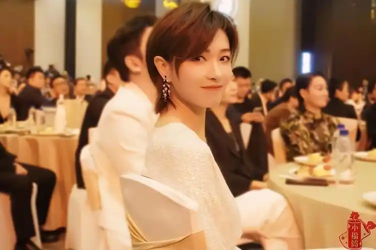 万茜低调结婚生子