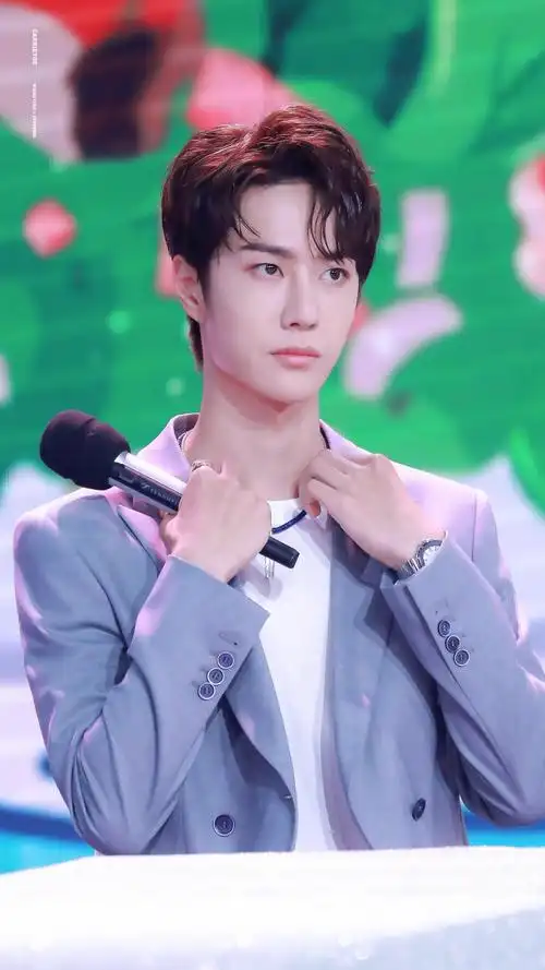 190618 天天向上录制 @uniq-王一博 cr:logo