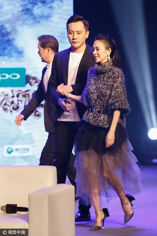 戏精的诞生!章子怡和刘烨眼神互怼 拖拽"死尸"捂嘴大笑画风突变