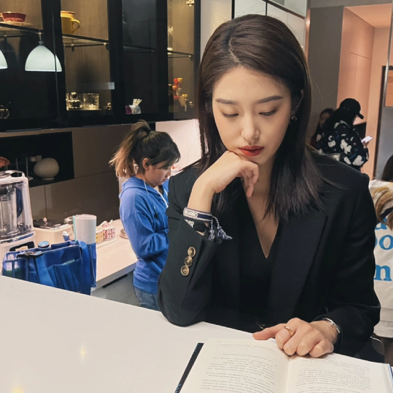 头像|法式美女杨采钰