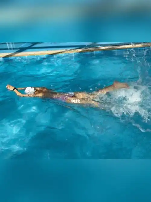 练了一段时间自由泳打腿,好像有进步,又好像还是不太对#我的日常vlog