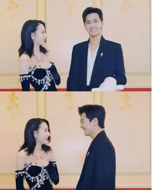 有网友爆料了一组迪丽热巴杨洋合体现身迪士尼的照片,引发网友热议,这