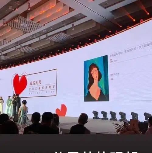 王菲与李亚鹏带女儿"果真有一套"_李嫣_父母_高价