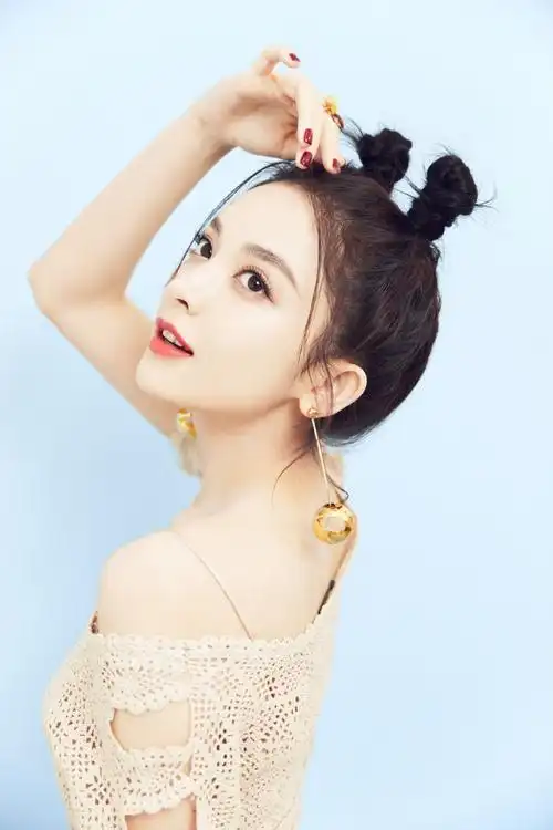 甜美少女古力娜扎俏皮可爱夏日清凉丸子头唯美写真集