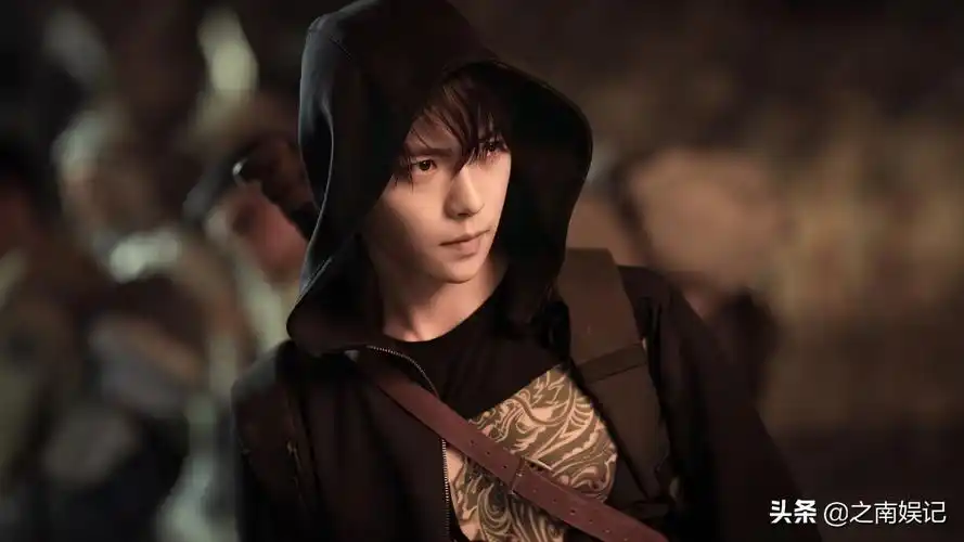 肖宇梁是唯一一个两部盗笔系列剧扮演张起灵的人,同