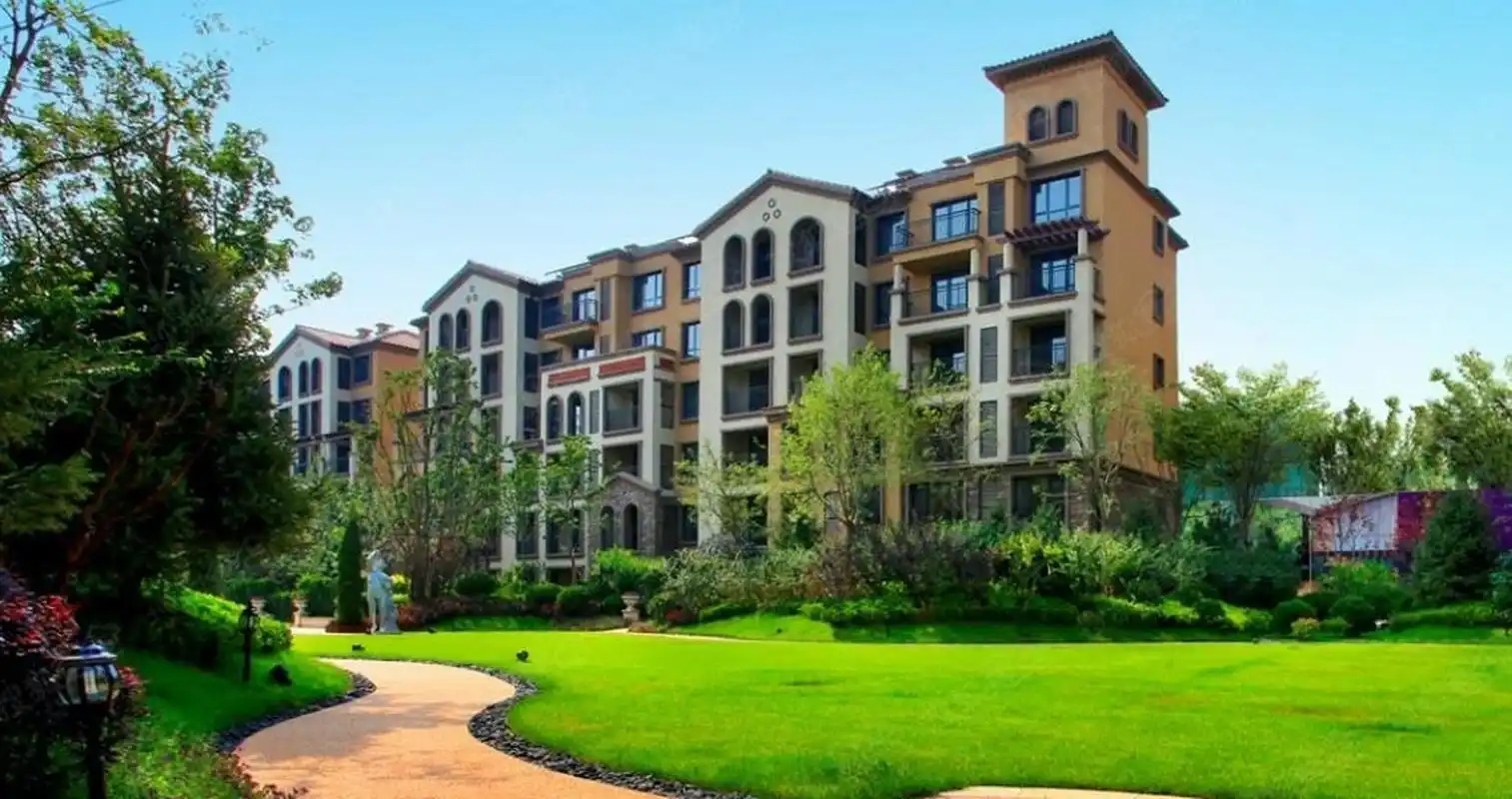 持有首开香溪郡三居,小区非常好,人车分流花园景观,周边的环境也非常