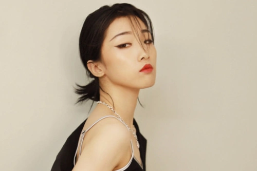 创造101王婷被公司说表演风格像绿茶婊让走中性风剪长发装酷