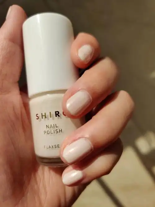 shiro带细闪的白色指甲油