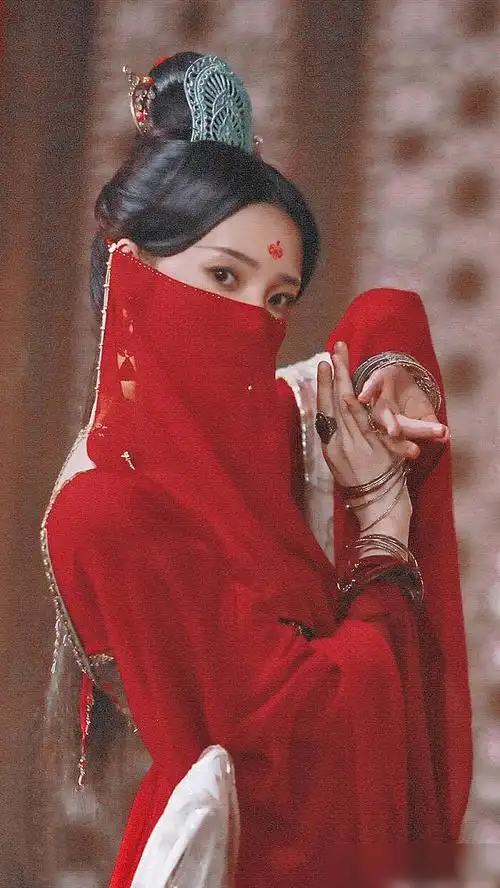 古装戴红色面纱的女星景甜最惊艳迪丽热巴的发际线不忍直视