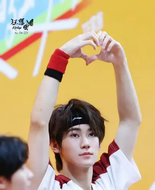 时代少年团新合照再加一##张真源运动会路透##张真源