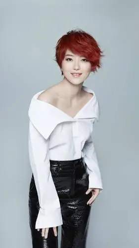 > || 更新时间:2017-10-25 颜色分 银色 关键词:  蔡淳佳 歌手 美女