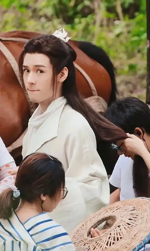 温客行也太可爱了捏 一脸小委屈 这个表情就照这个照片做的吧