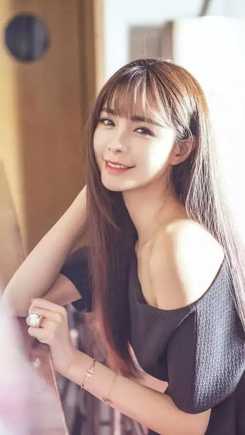 沈梦辰最初的时候给观众留下印象是在《我是歌手》里面;当时她作为