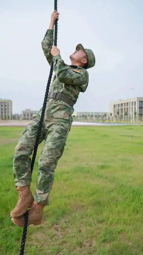 帅呆火箭军换上21式丛林迷彩夏作训服