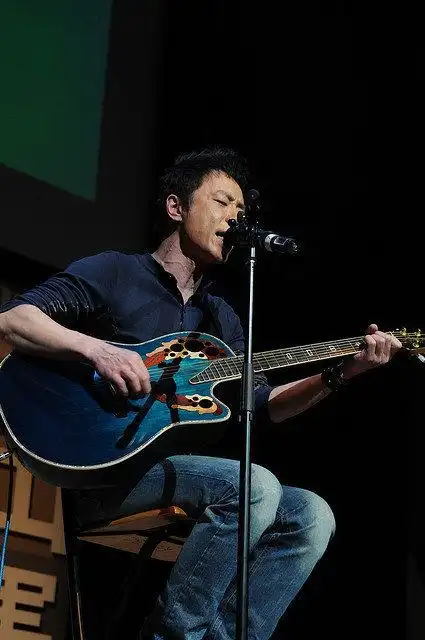 o黄贯中罕见的愤怒版《大地》,一开口就让人回.