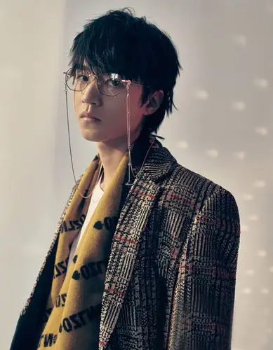 王俊凯日系发型写真曝光 惊喜诠释造型驾驭能力_凤凰网娱乐_凤凰网