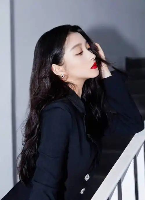 关晓彤超大蝴蝶结